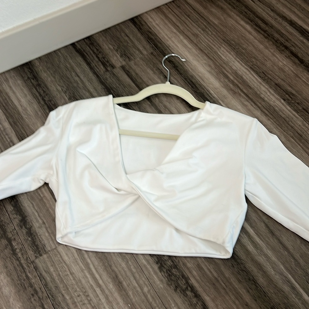 WHITE CROP TOO DRY FIT MATERIAL SIZE M